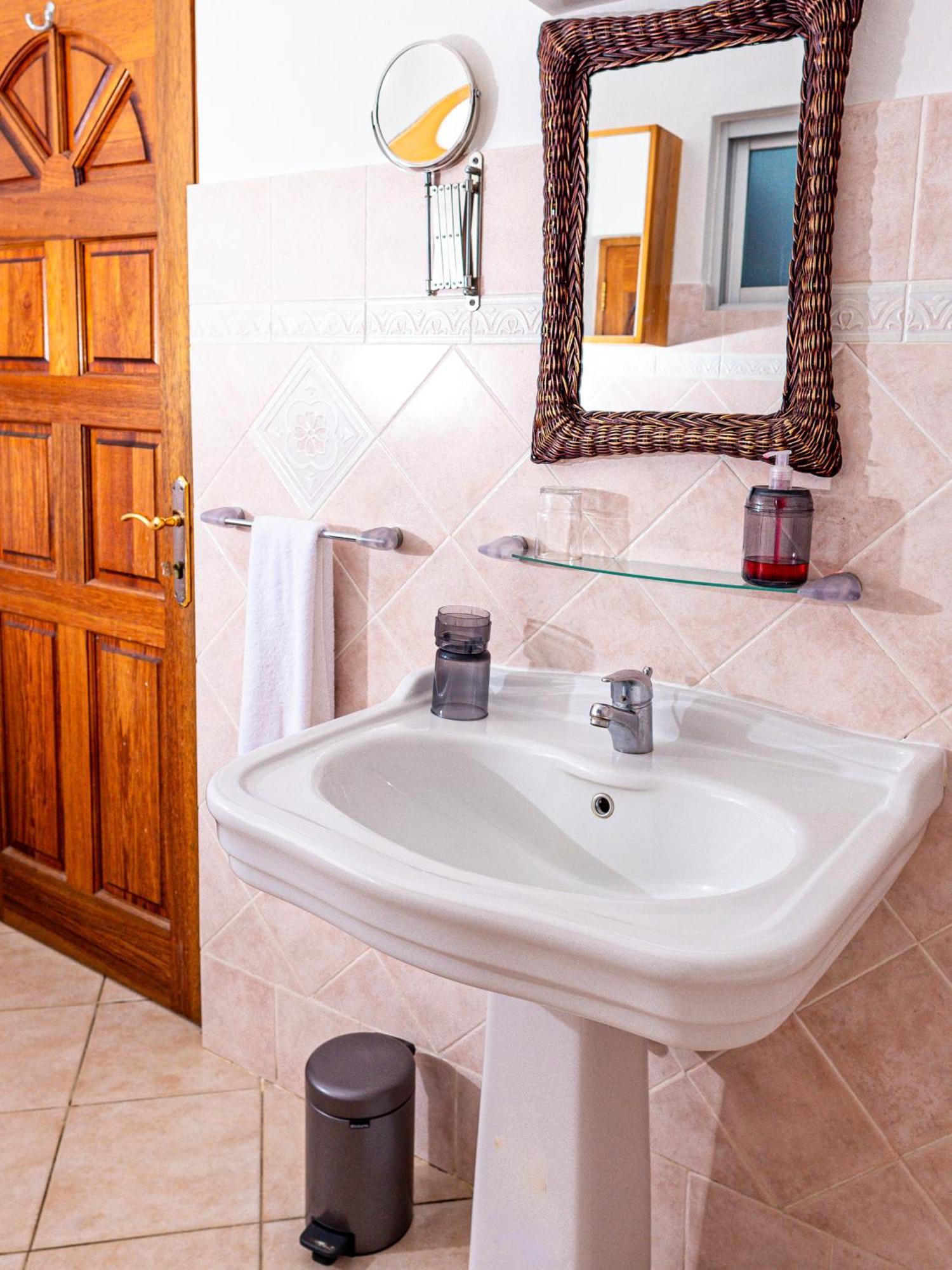 Bottle Palm Villa Victoria Ngoại thất bức ảnh